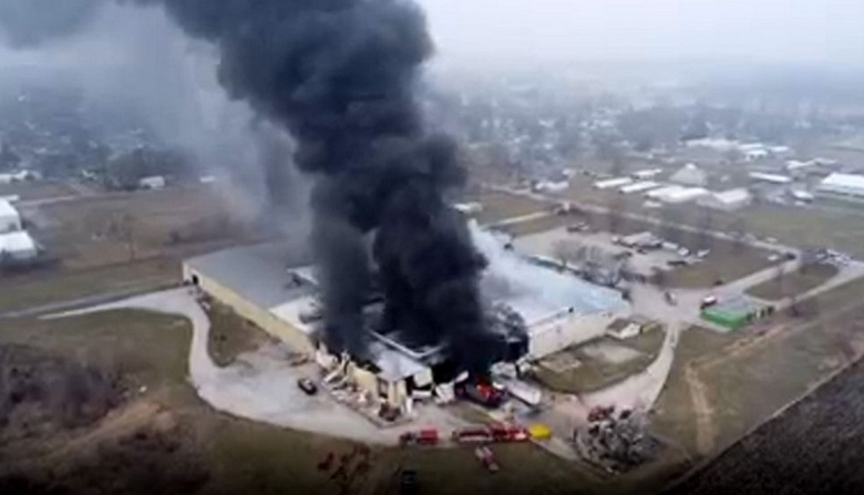 Several people injured in an explosion at an Iowa plant officials say