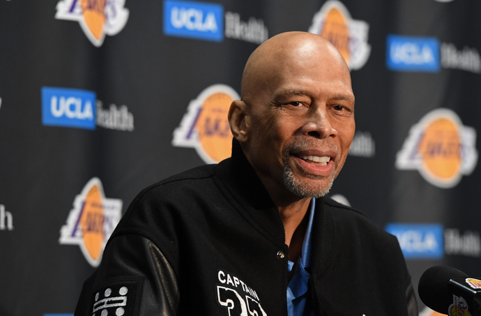 Kareem Abdul Jabbar sells memorabiliaat auction for 2.5 million