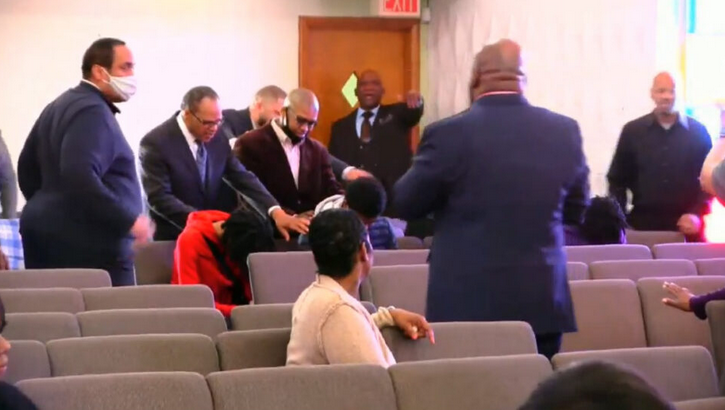 Missouri Pastor seen on video praying over and for would be robbers during church service