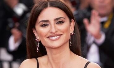 Penelope Cruz Shines at Governors Awards