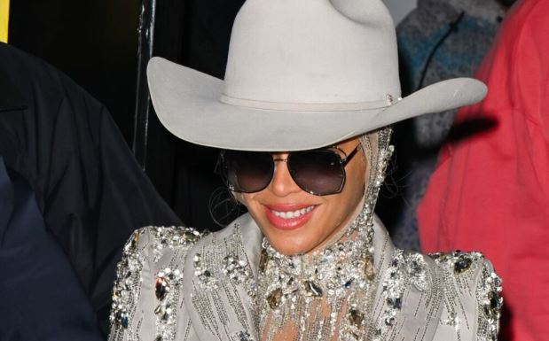 Beyoncé’s ‘Texas Hold ‘Em’ Dominates Charts, Tripling Sales Over Competitors