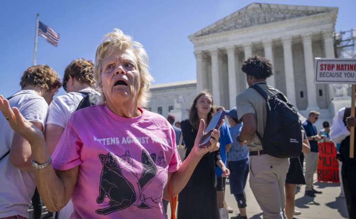 Supreme Court Grants Broad Immunity to Ex-Presidents, Affecting Potential Trump Trial