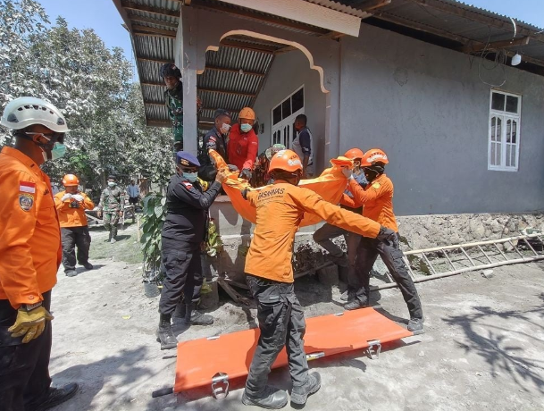 Indonesia’s Mount Merapi Erupts Again, Raising Alarm After Fatal Eruption