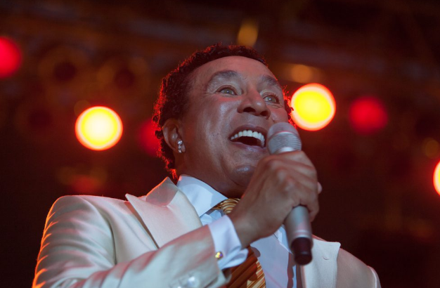 Smokey Robinson and Halle Bailey to Host NBC’s ‘A Motown Christmas’ Special