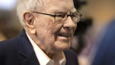 Berkshire Hathaway’s Record 4 Billion Cash Pile Sparks Investor Curiosity as Buffett Backs Successor