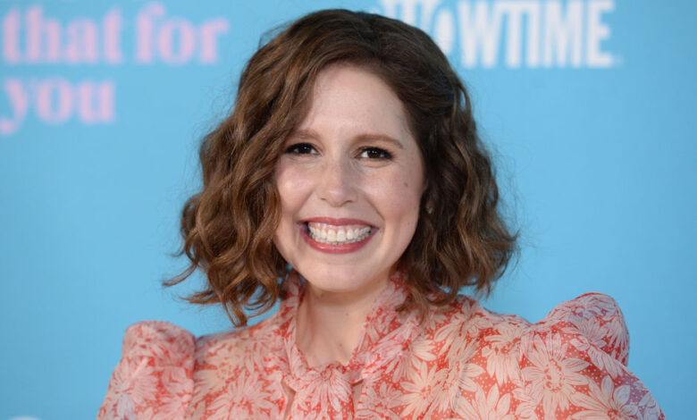 Vanessa Bayer Joins ‘Everybody’s Live’ As Netflix’s AI Assistant