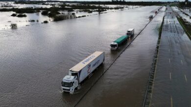 Heavy rainfall floods Argentine highways, forces evacuations Heavy rainfall floods Argentine highways, forces evacuations