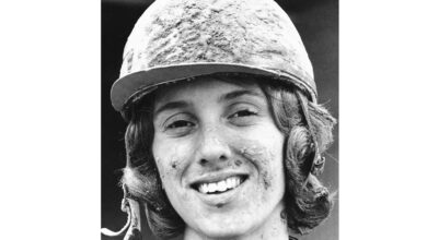 Diane Crump, the first female jockey to ride in the Kentucky Derby, dies at 77 Diane Crump, the first female jockey to ride in the Kentucky Derby, dies at 77