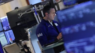 Dow closes down more than 800 points after Trump ratchets up tariffs Dow closes down more than 800 points after Trump ratchets up tariffs