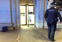 Shoplifter shoots convenience store clerk in the Loop Shoplifter shoots convenience store clerk in the Loop