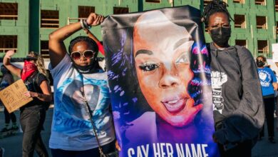 DOJ asks judge to drop charges against 2 officers in Breonna Taylor case ‘in the interest of justice’ DOJ asks judge to drop charges against 2 officers in Breonna Taylor case ‘in the interest of justice’