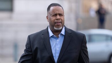 Ex-NBA player Damon Jones set to plead guilty in gambling sweep Ex-NBA player Damon Jones set to plead guilty in gambling sweep