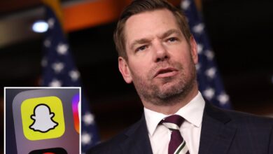 Eric Swalwell is still messaging former staffers on Snapchat Eric Swalwell is still messaging former staffers on Snapchat