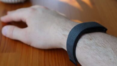 Genius Fitbit Air Hack Adds Your Analogue Watch to Band Genius Fitbit Air Hack Adds Your Analogue Watch to Band